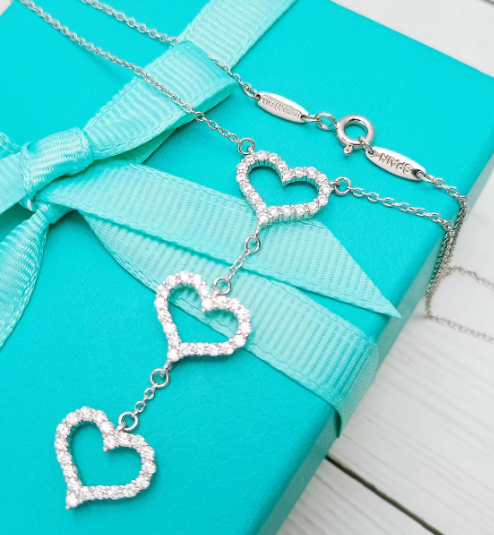 Collar tres corazones calados pavé plata