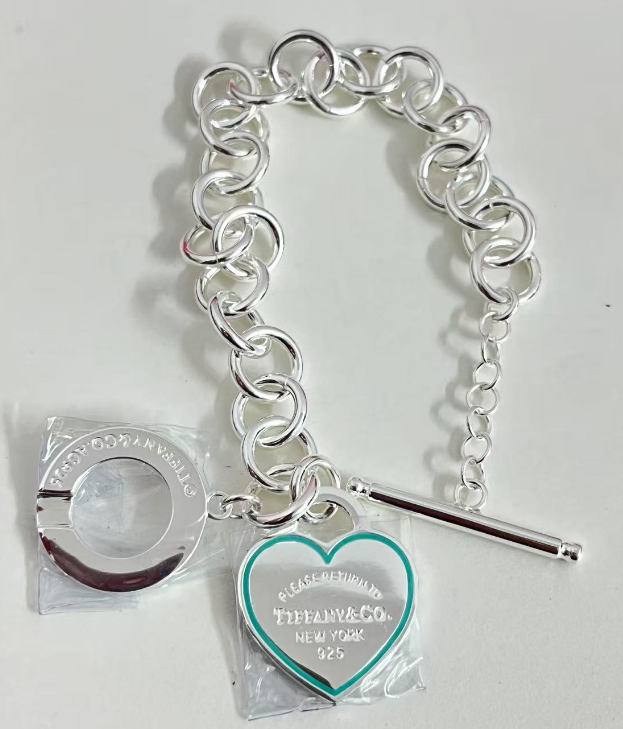 Brazalete Tiffany Argollas Doble Dije Corazón y Placa Plata 925