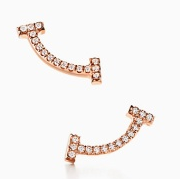 [T-E022] Aretes Tiffany T Smile curva con circonias oro rosa