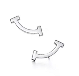 Aretes Tiffany T Smile curva lisa plata
