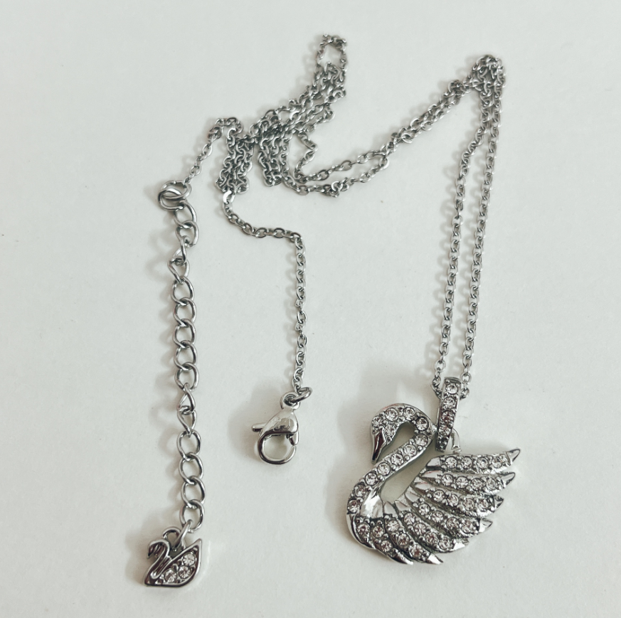 Collar Swarovski Cisne Pavé Rodio con Dije Extra