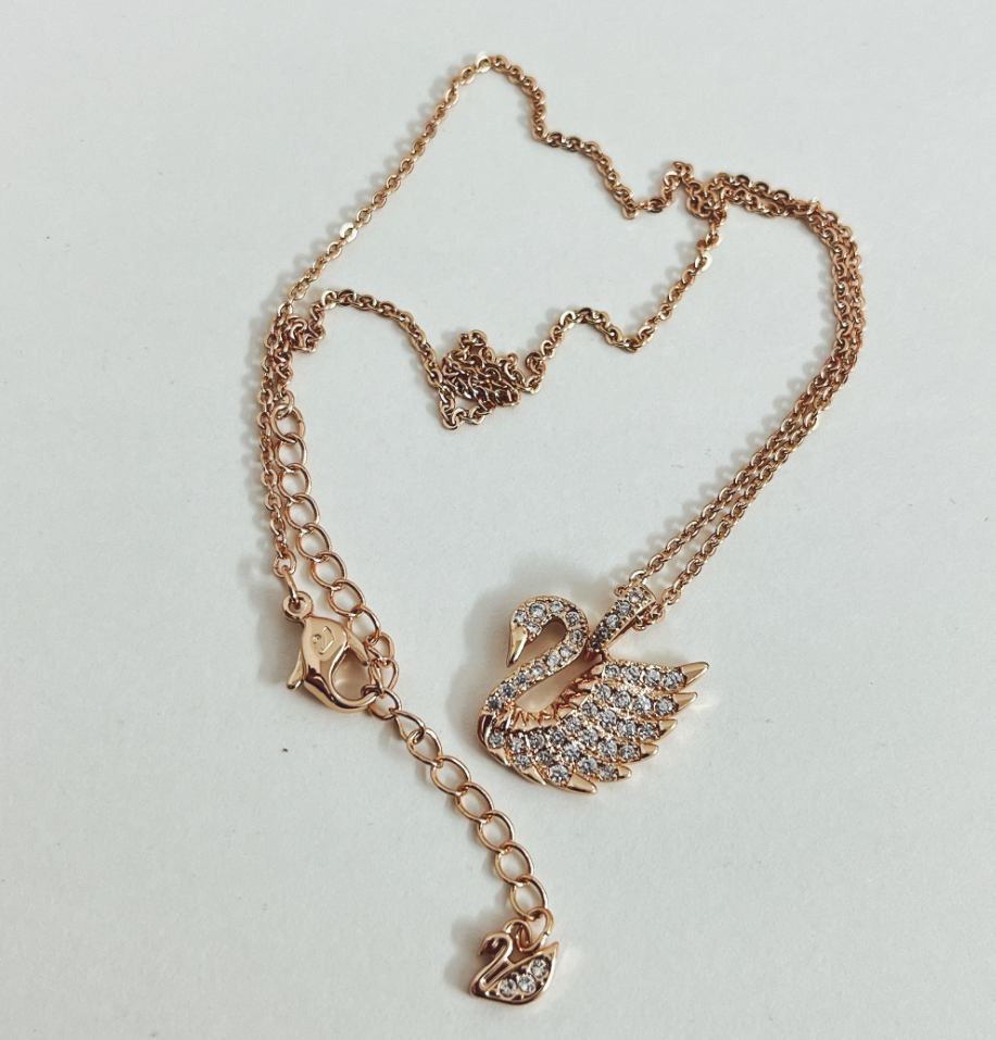 Collar Swarovski Cisne Pavé Oro Rosa con Dije Extra