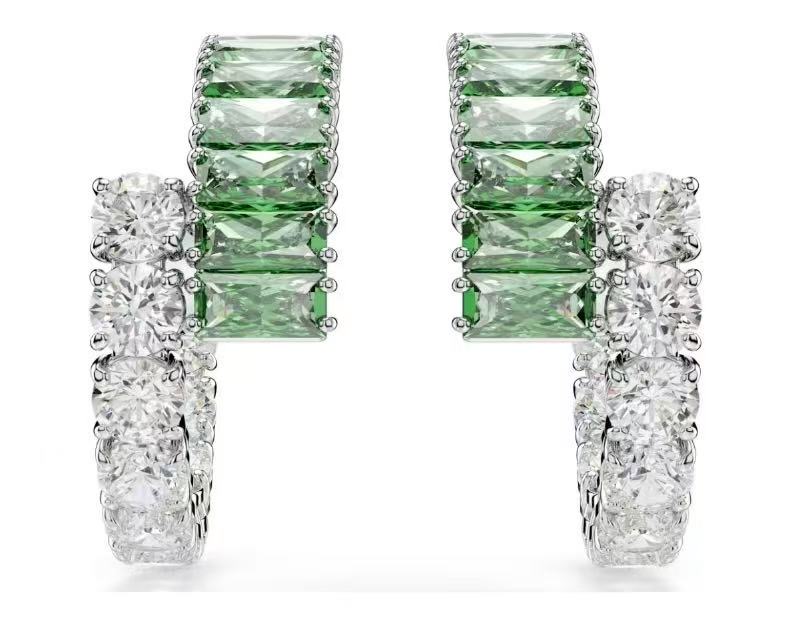 Aretes de aro cristales verdes y blancos combinados