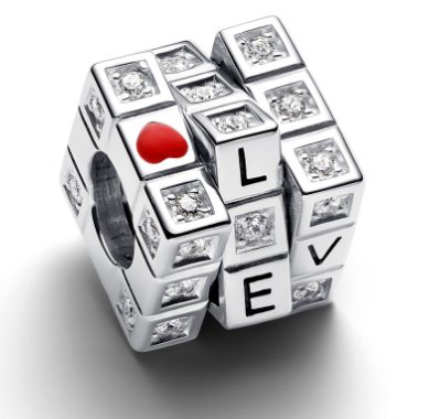 [793672C01] Charm cubo LOVE pavé con corazón rojo