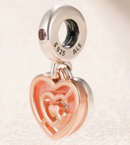 [P92] Charm colgante corazón calado esmalte coral