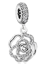 Charm Colgante Rosa Silueta Calada Pavé