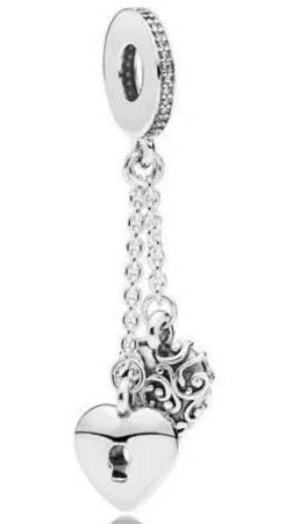 Charm colgante candado corazón con filigrana en cadena doble
