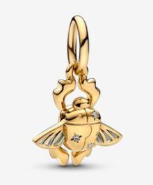 Charm colgante escarabajo alado baño dorado
