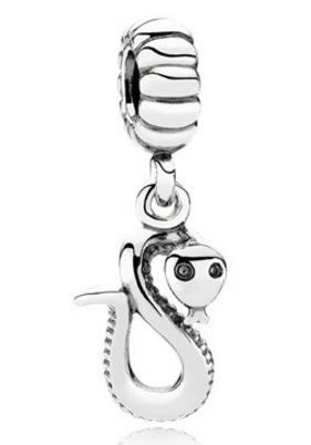 Charm colgante serpiente plata curva