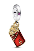 Charm colgante sobre rojo con dorado y piedra morada