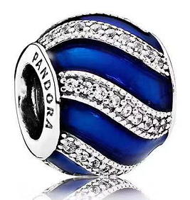 Charm rayas diagonales esmalte azul y pavé