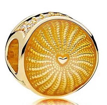 Charm Pandora sol radiante corazón baño dorado