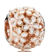 Charm calado margaritas blancas oro rosa