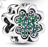 Charm trébol de cuatro hojas circonias verdes