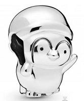 Charm pingüino con gorro saludando Pandora