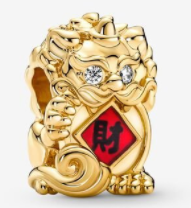 Charm Pandora león guardián dorado placa roja