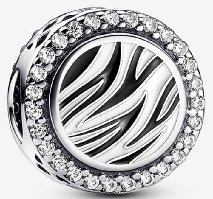 Charm estampado cebra esmalte blanco y negro halo pavé