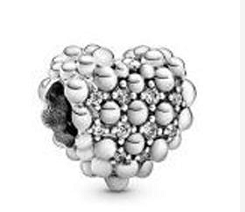 Charm corazón texturizado circonias plata