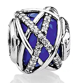 Charm calado cristal azul cintas plateadas