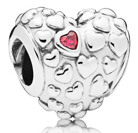Charm corazón grabado con circonia roja