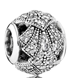 Charm conchas marinas Pandora pavé plata