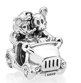 Charm Mickey y Minnie en auto XOXO