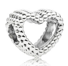 Charm corazón calado con textura de puntos Pandora