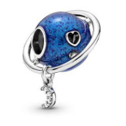 Charm planeta anillado esmalte azul con luna colgante Pandora