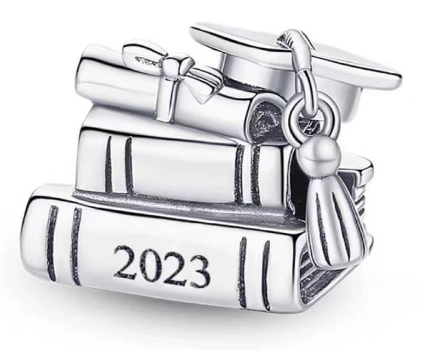 Charm Pandora libros con birrete y diploma 2023