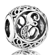 Charm Pandora letra vintage E con circonias