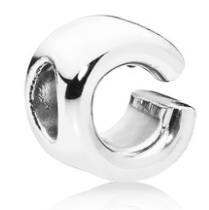 Charm letra G Pandora plata brillante