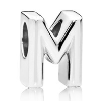 Charm letra M Pandora plata