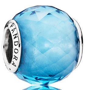 Charm Pandora circonia facetada azul cielo