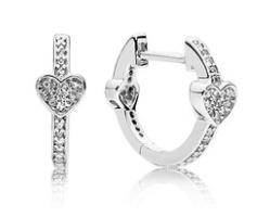 Aretes Pandora aro pavé con corazón colgante