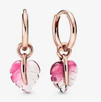 Aretes Pandora aro dorado con corazón bicolor rosa