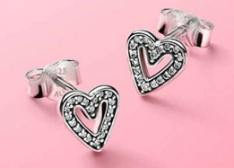 Aretes Pandora corazón pavé fino