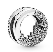 Charm Círculo Pavé de Circonias Banda Lisa